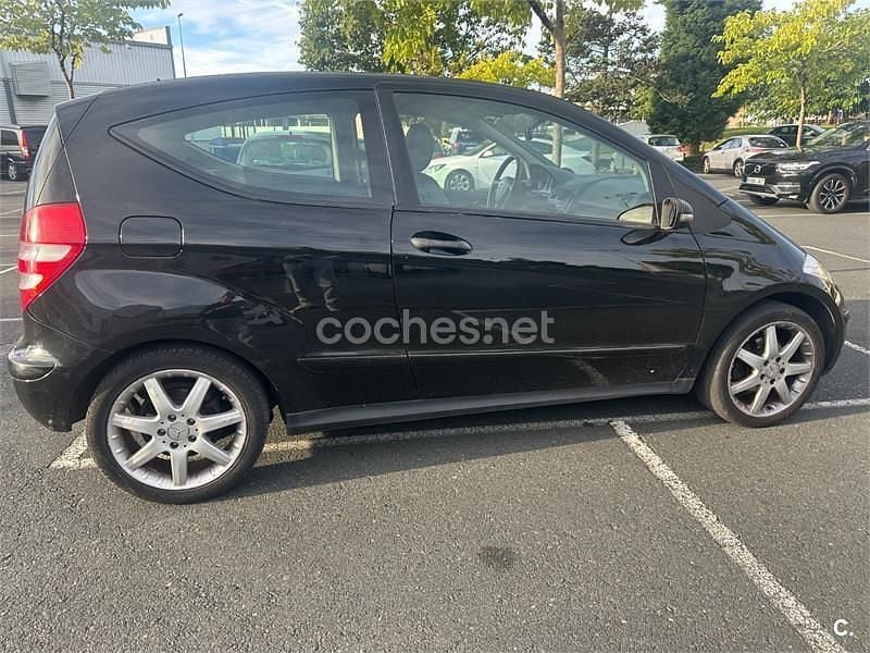 Usado Mercedes A150 Avantgarde 95 CV (69 kW) 2006 Negro Monovolumen