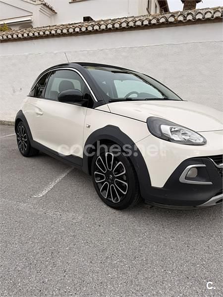 Usado Opel Adam Rocks 115 CV (84 kW) 2015 Blanco Utilitario