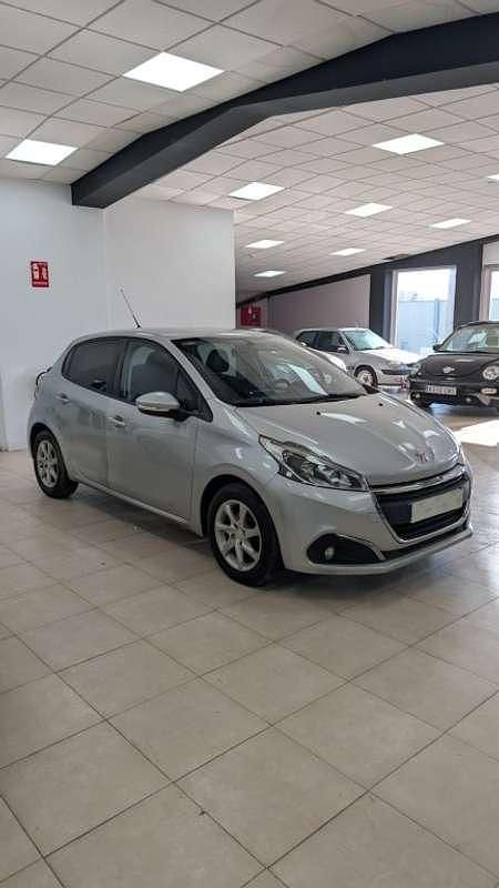 Usado Peugeot 208 Allure 82 CV (60 kW) 2016 Gris Utilitario