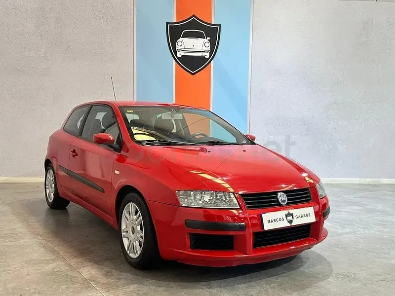 Usado Fiat Stilo Dynamic 103 CV (75 kW) 2002 Rojo Utilitario