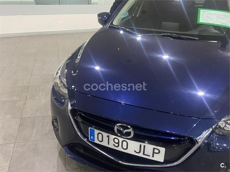 Usado Mazda 2 Luxury 105 HP (77 kW) 2017 Azul Sedan