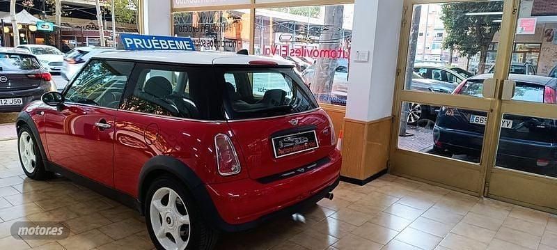 Usado Mini ONE 94 CV (69 kW) 2004 Rojo Utilitario