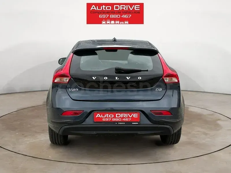 Usado Volvo V40 Inscription 120 CV (88 kW) 2017 Azul Berlina