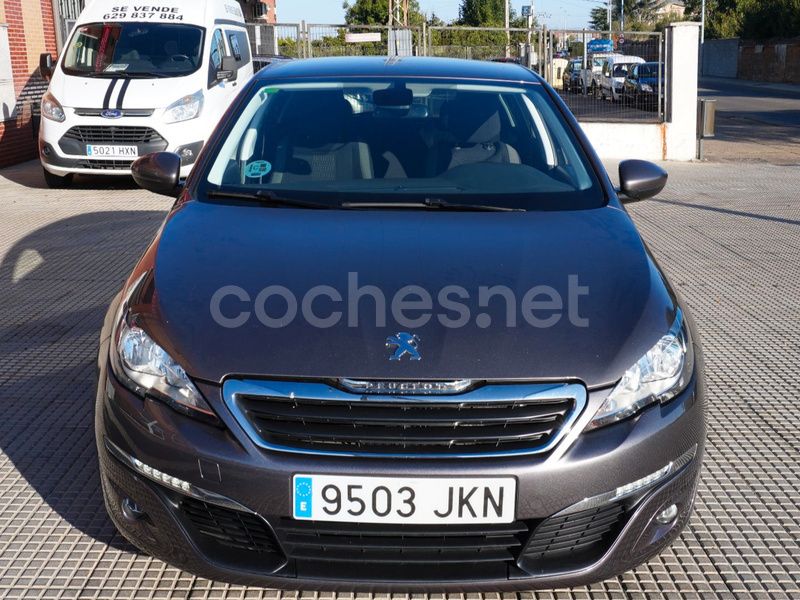 Usado Peugeot 308 Style 120 CV (88 kW) 2015 Gris / plata Berlina