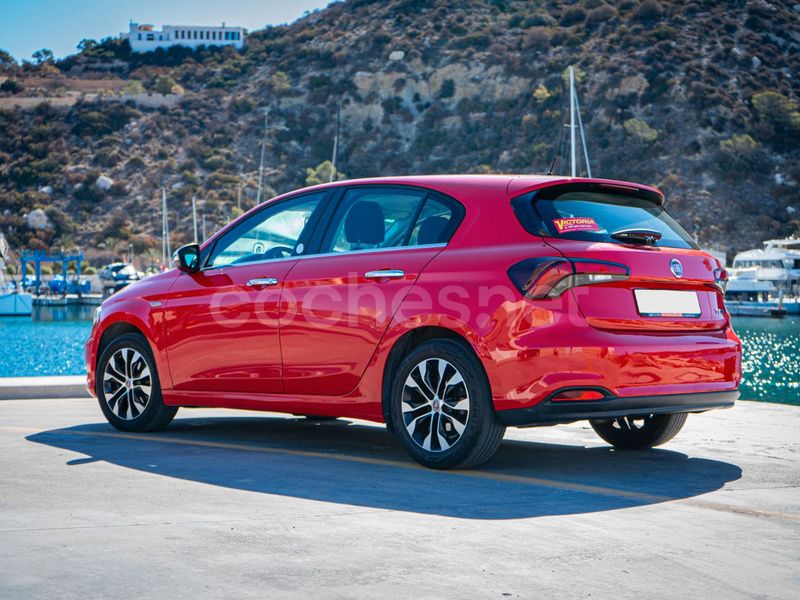 Usado Fiat Tipo Mirror 120 CV (88 kW) 2019 Rojo Berlina