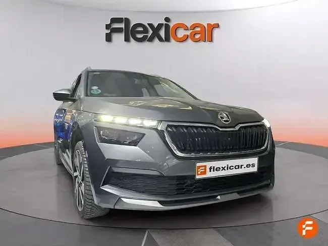 Usado Skoda Kamiq Sport 110 CV (80 kW) 2022 Gris SUV