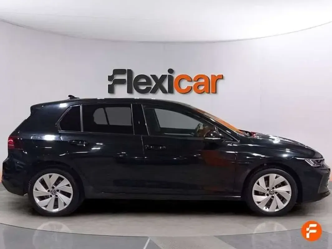 Usado VW Golf VIII 116 CV (85 kW) 2025 Negro Berlina