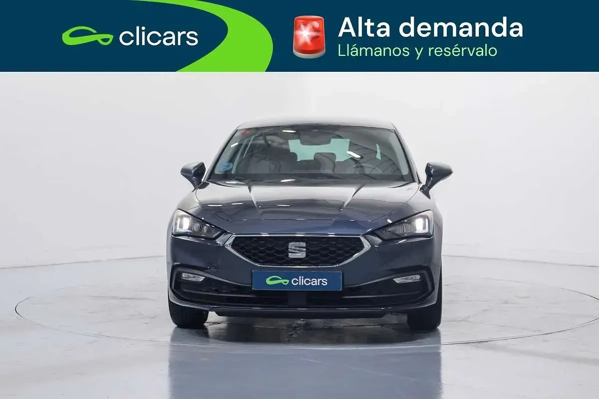 Usado Seat Leon Style 110 CV (80 kW) 2020 Negro Utilitario
