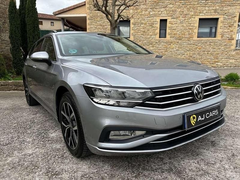 Usado VW Passat Executive 150 CV (110 kW) 2022 Gris Familiar