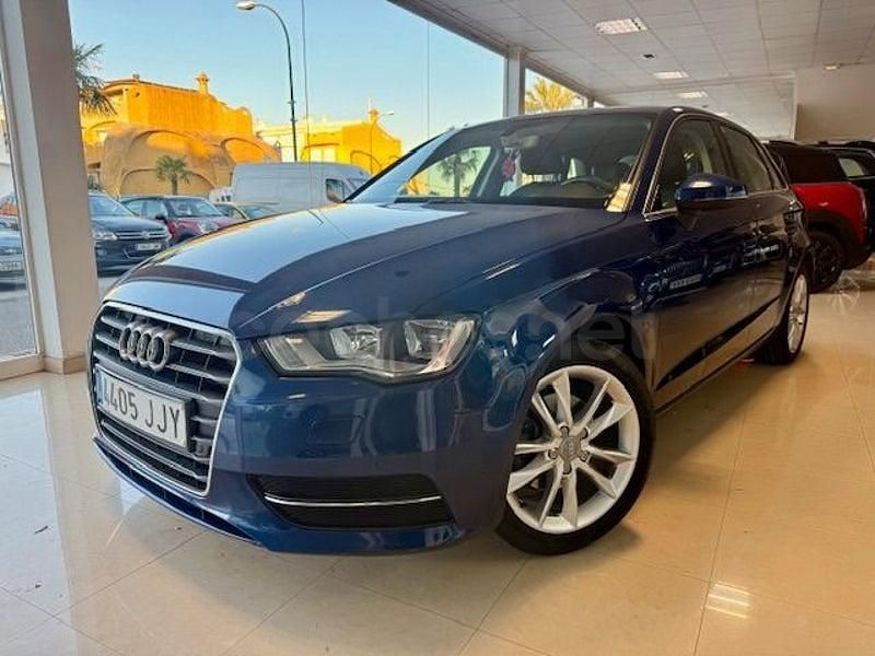 Usado Audi A3 Attraction 150 CV (110 kW) 2015 Azul Berlina