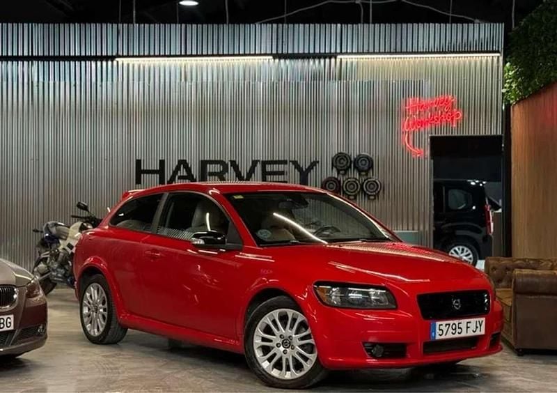 Rojo Usado 2012 Volvo C30 Momentum Utilitario | 8490 € - Imagen 1/4