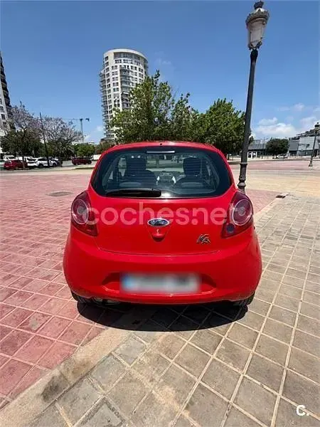 Usado Ford Ka Trend 69 CV (50 kW) 2016 Rojo Berlina