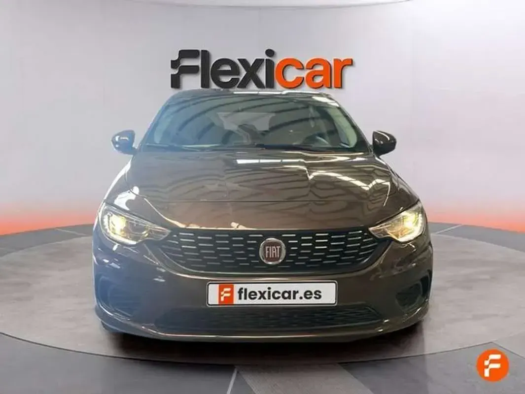Usado Fiat Tipo Easy 95 CV (69 kW) 2018 Gris Berlina
