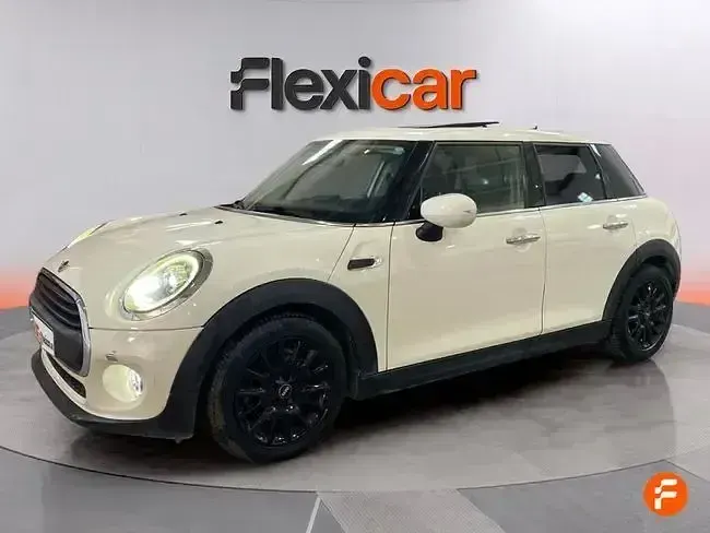 Usado Mini ONE 102 CV (75 kW) 2019 Beige Utilitario
