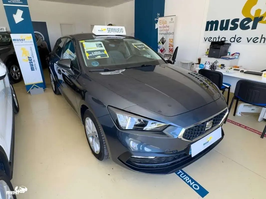 Usado Seat Leon Style 110 CV (80 kW) 2021 Gris Utilitario