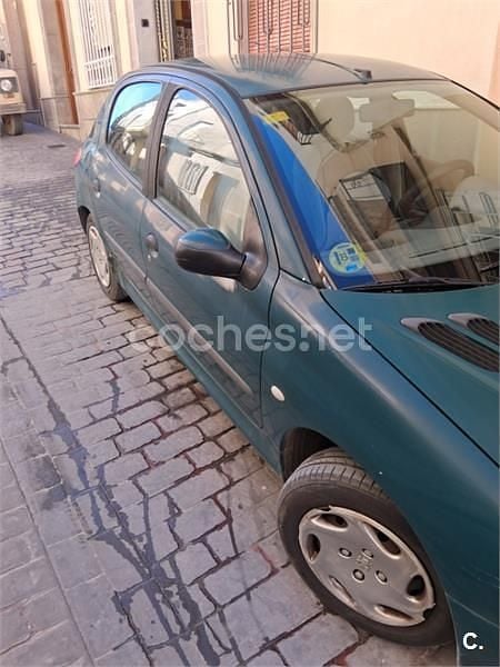 Verde Usado 2001 Peugeot 206 Berlina | 1299 € (Super precio) - Imagen 1/4