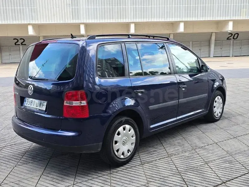 Usado VW Touran Trendline 105 CV (77 kW) 2003 Azul Monovolumen