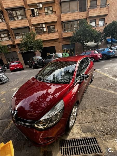 Usado Renault Clio IV LIMITED 76 CV (55 kW) 2019 Granate Berlina