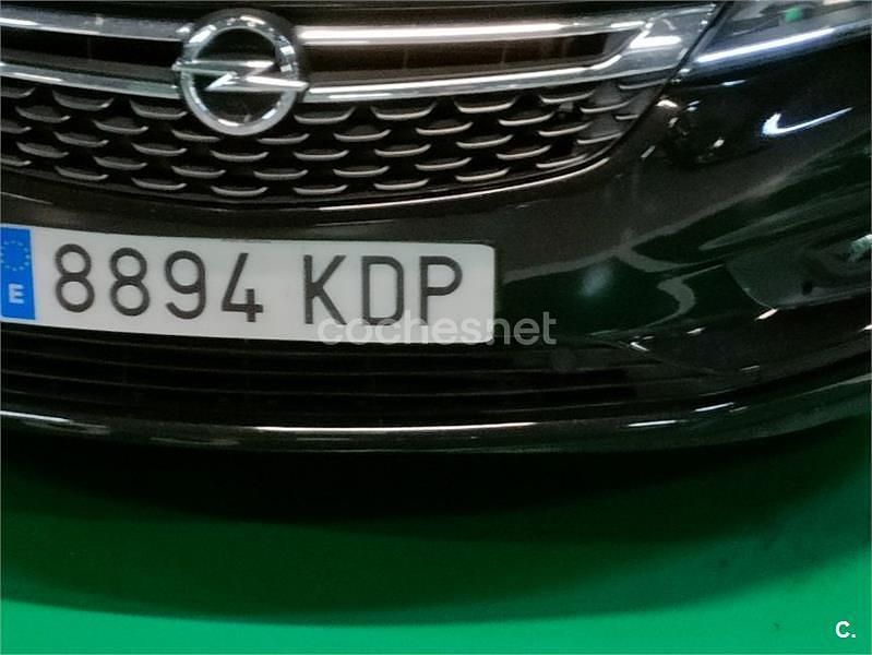 Usado Opel Astra Excellence 136 CV (100 kW) 2017 Negro Familiar