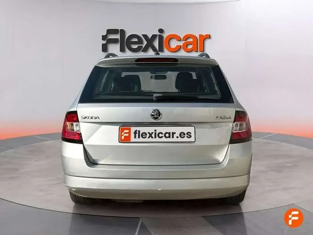 Usado Skoda Fabia Active 90 CV (66 kW) 2017 Gris Familiar