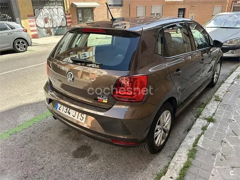 Usado VW Polo Advance 90 CV (66 kW) 2016 Marrón Berlina