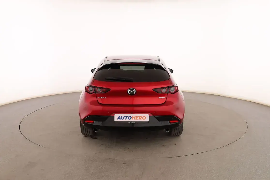 Usado Mazda 3 122 CV (89 kW) 2021 Rojo Utilitario