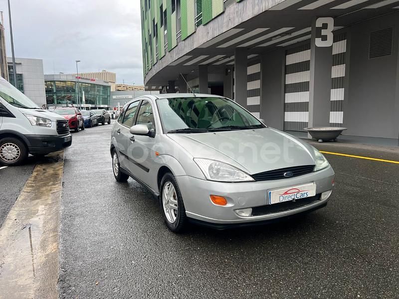 Gris / plata Usado 2001 Ford Focus Trend Berlina | 3790 € (Caro) - Imagen 1/4