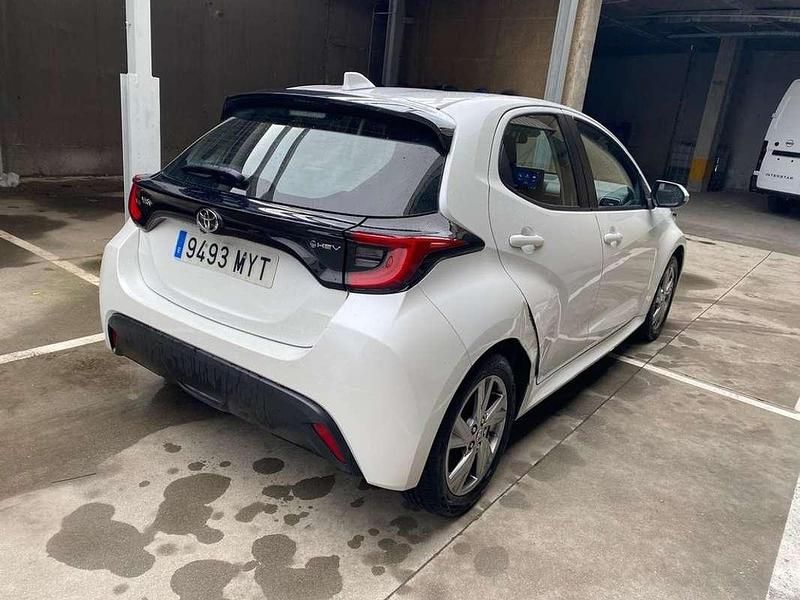 Usado Toyota Yaris Hybrid Active 116 CV (85 kW) 2025 Blanco Utilitario