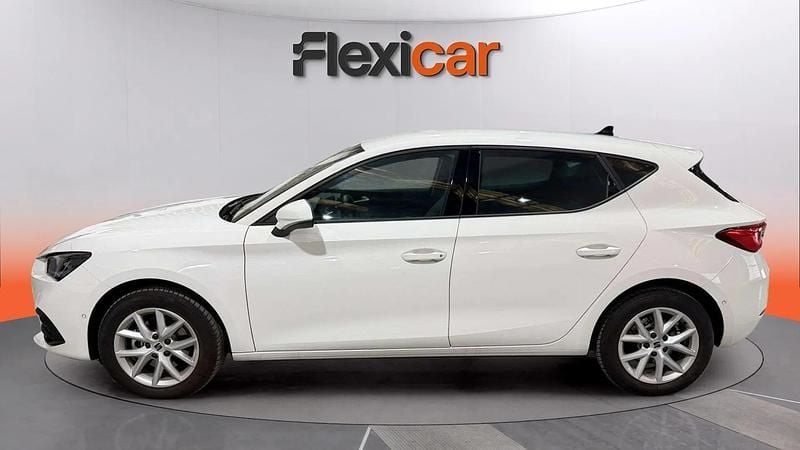 Usado Seat Leon Style 110 CV (80 kW) 2024 Blanco Berlina