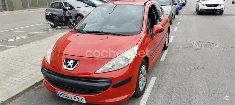 Usado Peugeot 207 75 CV (55 kW) 2007 Rojo Berlina