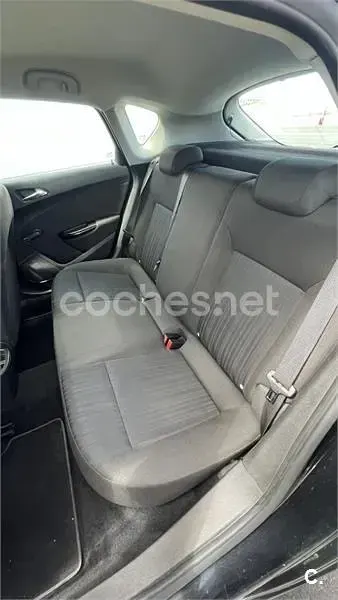 Usado Opel Astra Enjoy 115 CV (84 kW) 2011 Negro Berlina