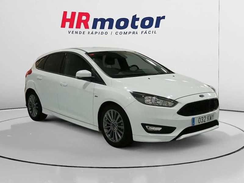 Blanco Usado 2018 Ford Focus ST-Line Utilitario | 10.660 € (Buen precio) - Imagen 1/4