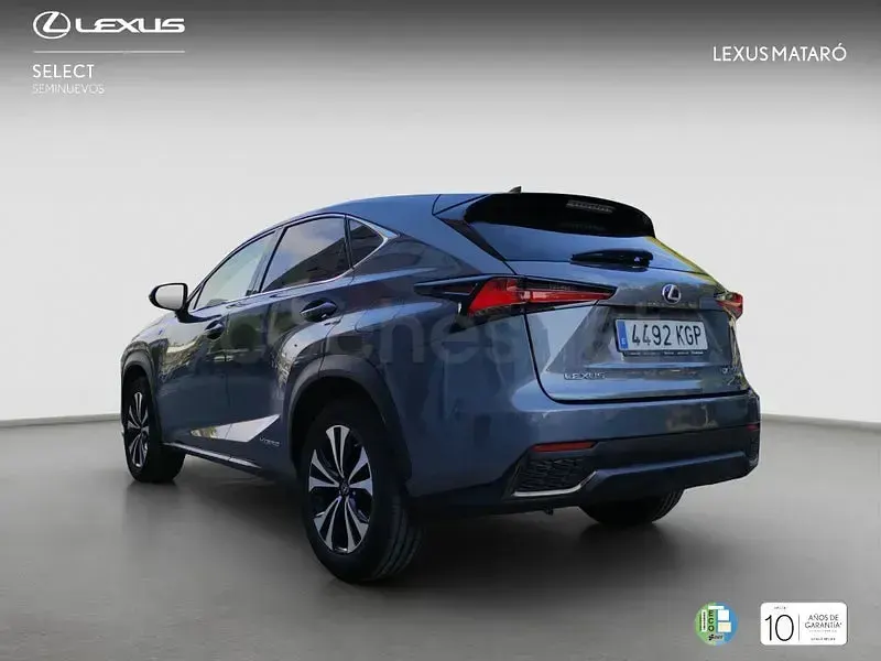 Usado Lexus NX300h Sport Line 197 CV (144 kW) 2018 Gris / plata SUV