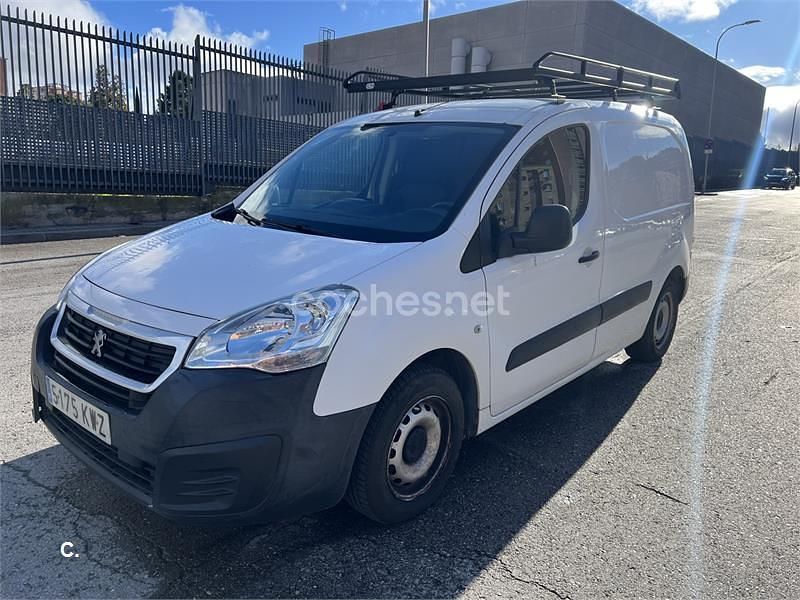 Usado Peugeot Partner Tepee Active 100 CV (73 kW) 2016 Blanco Monovolumen