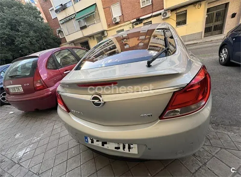 Usado Opel Insignia Cosmo 160 CV (117 kW) 2010 Beige Berlina
