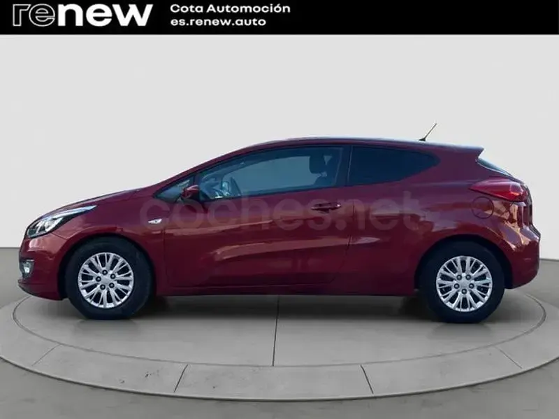 Usado Kia ProCeed 110 CV (80 kW) 2016 Rojo Utilitario