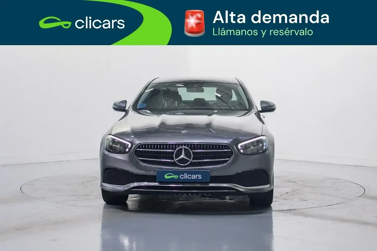 Usado Mercedes E300 320 CV (235 kW) 2022 Gris Berlina