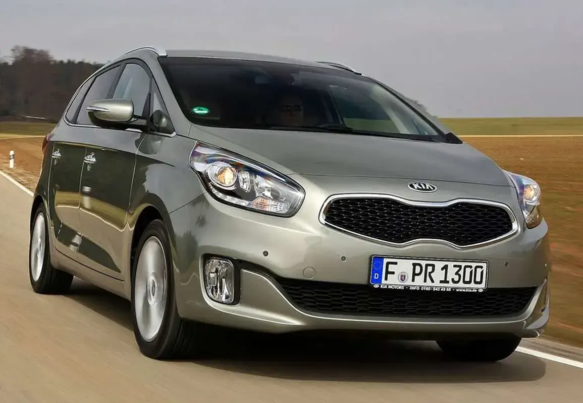 Usado Kia Carens 135 CV (99 kW) 2016 Negro Monovolumen