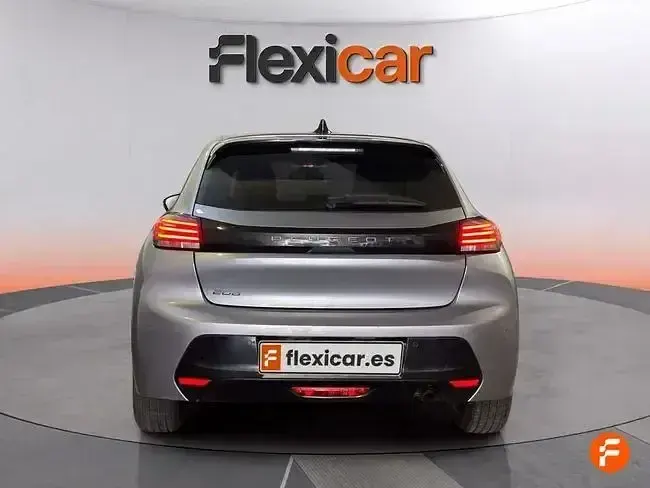 Usado Peugeot 208 Allure 100 CV (73 kW) 2025 Gris Utilitario