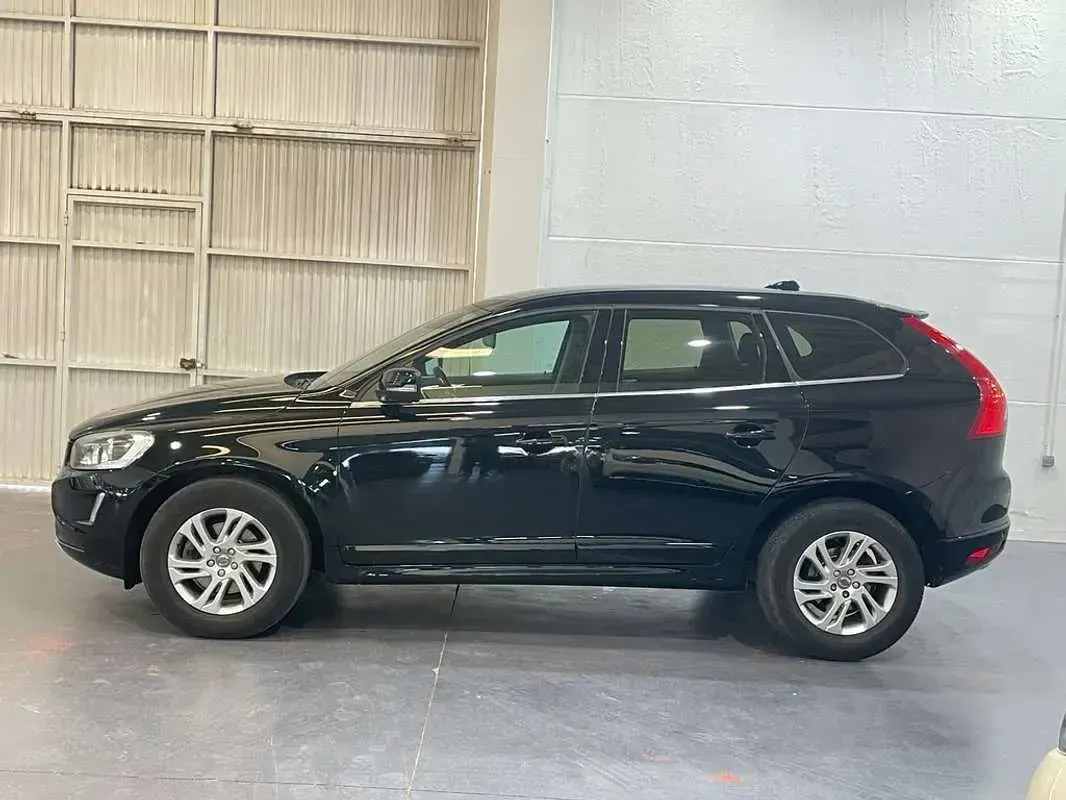 Usado Volvo XC60 Momentum 190 CV (139 kW) 2017 Negro SUV
