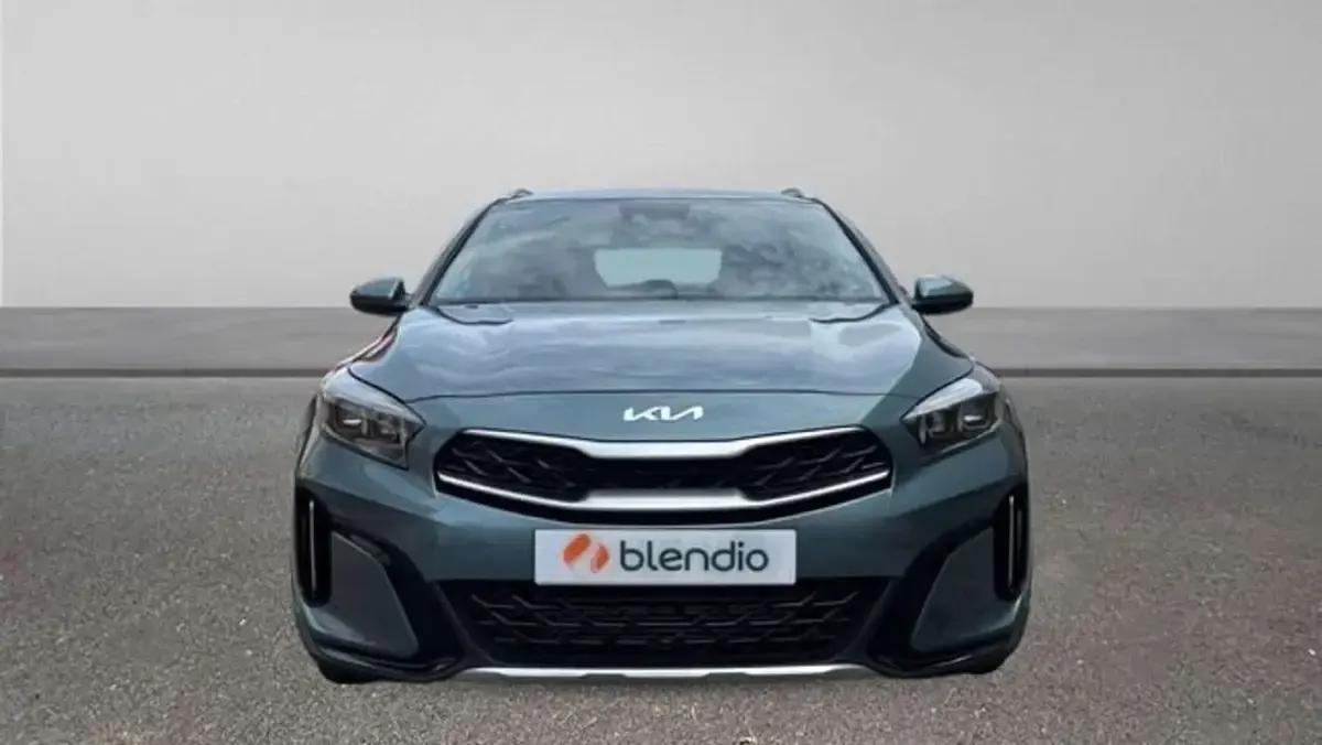 Usado Kia XCeed 136 CV (100 kW) 2024 Gris SUV