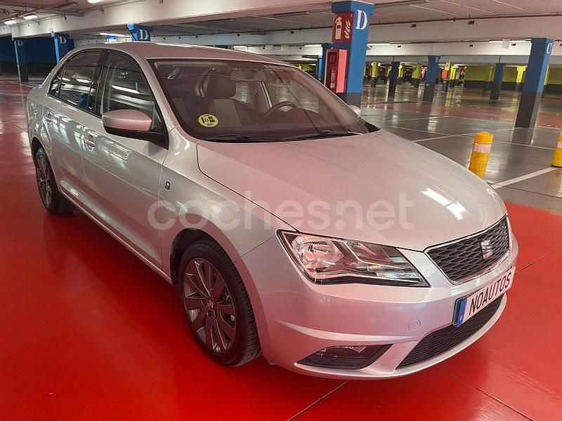 Usado Seat Toledo I-Tech 105 CV (77 kW) 2014 Gris / plata Berlina