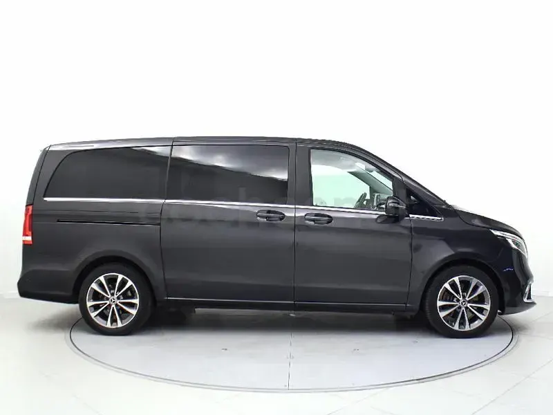 Usado Mercedes V250 Avantgarde 190 CV (139 kW) 2022 Gris / plata Monovolumen