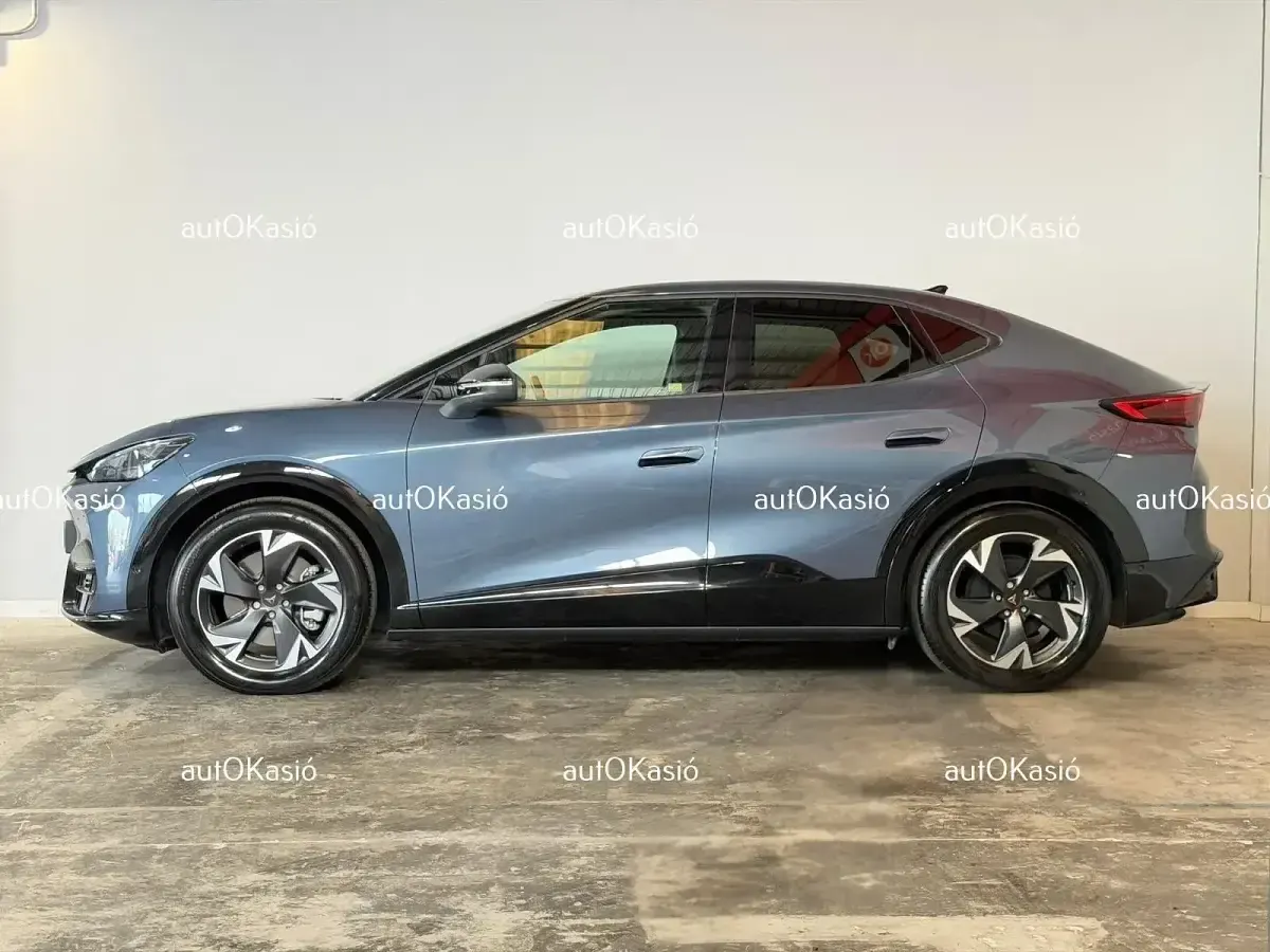Begagnad Cupra Tavascan Endurance 210 kW (286 HK) 2025 Blå SUV
