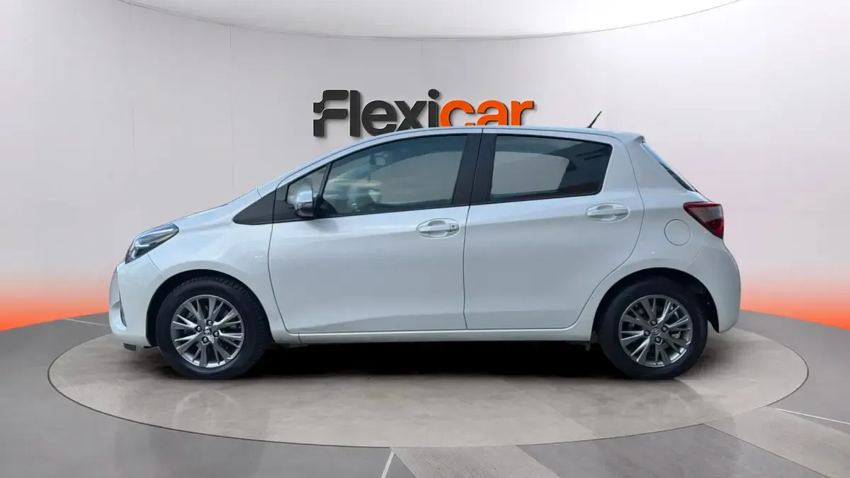 Usado Toyota Yaris Active 111 CV (81 kW) 2018 Blanco Berlina