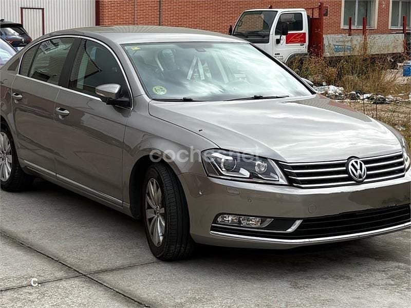 Usado VW Passat Advance 140 CV (102 kW) 2014 Gris / plata Berlina