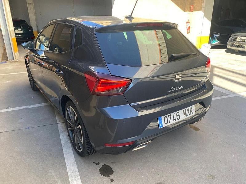 Usado Seat Ibiza FR 115 CV (84 kW) 2024 Gris Utilitario