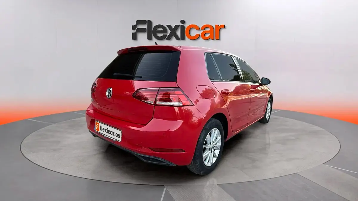 Usado VW Golf VII Advance 110 CV (80 kW) 2018 Rojo Berlina