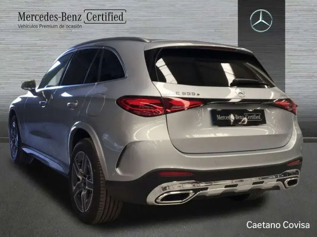 Usado Mercedes GLC300e 320 CV (235 kW) 2023 Plateado SUV