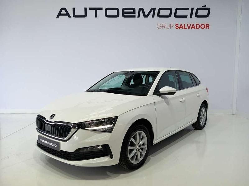 Blanco Usado 2021 Skoda Scala Ambition Utilitario | 16.900 € (Un poco caro) - Imagen 1/4